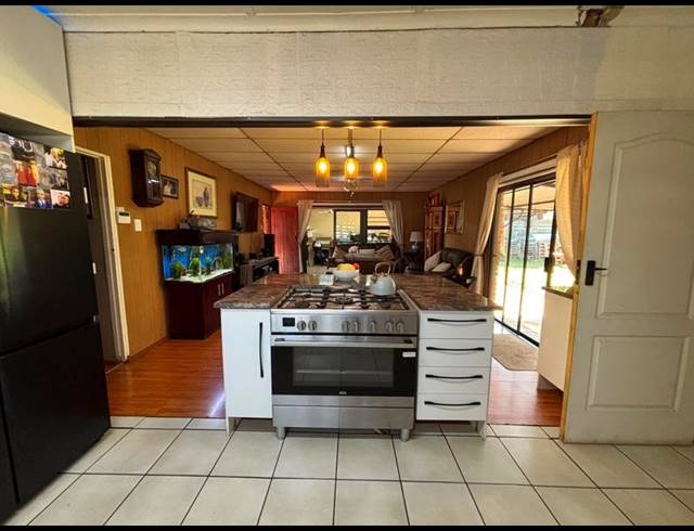 3 BEDROOM HOUSE FOR SALE IN MARTINDALE